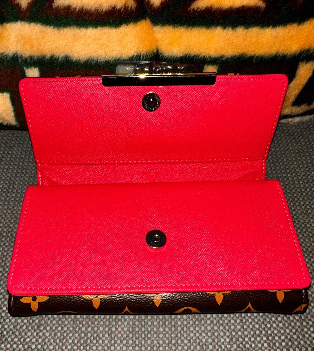LOUIS VUITTON Leather Wallet LV - Pink