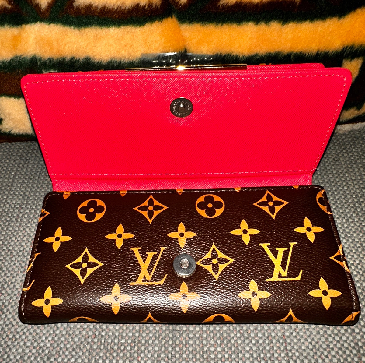 LOUIS VUITTON Leather Wallet LV - Pink